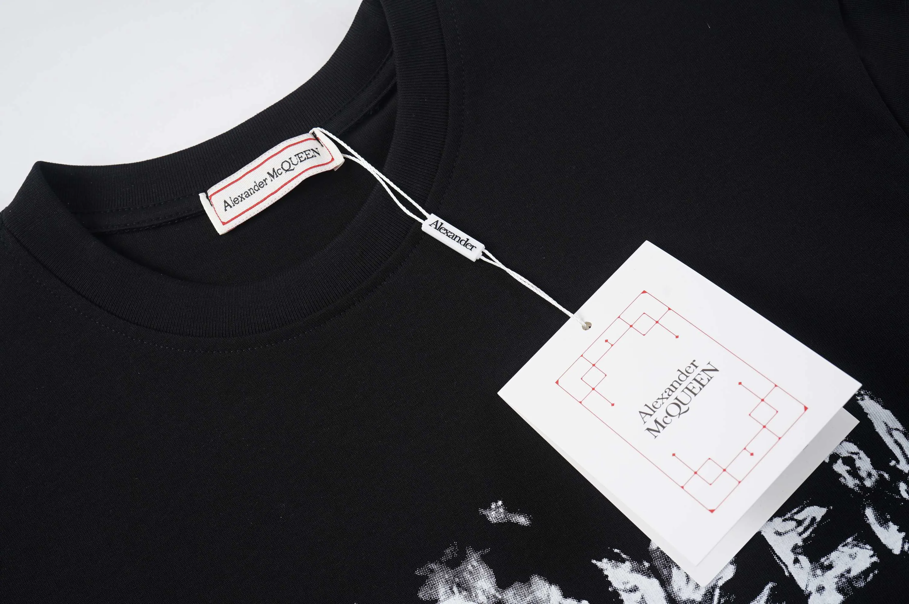 G #Alexander Mcqueen* 2025 New Arrival T ， ， ， 。 ， ， ， 。 ： 、 ， S_XXXL ， 61